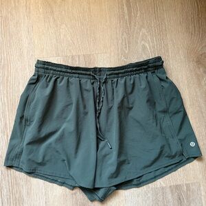 Lululemon Court Rival Shorts 3” Size 10